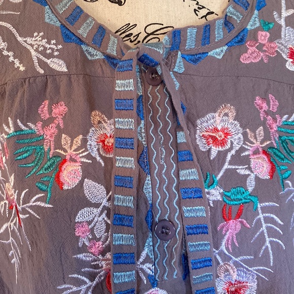 Adorable cool, flowy, gauzy summer grey blouse with colorful embroidery. - Picture 5 of 8